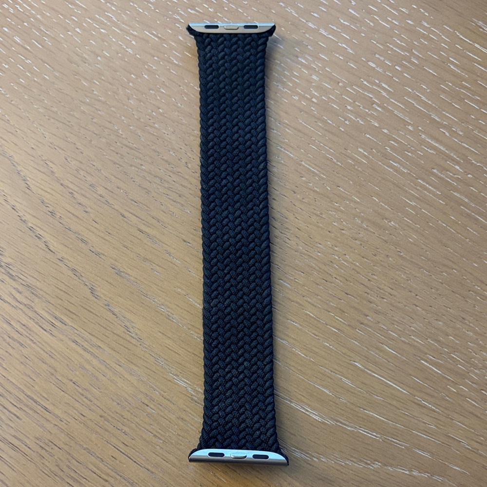 Apple’s 44mm Charcoal Braided Solo Loop - size 8 (plus an off-brand White loop) - Picture 3 of 5